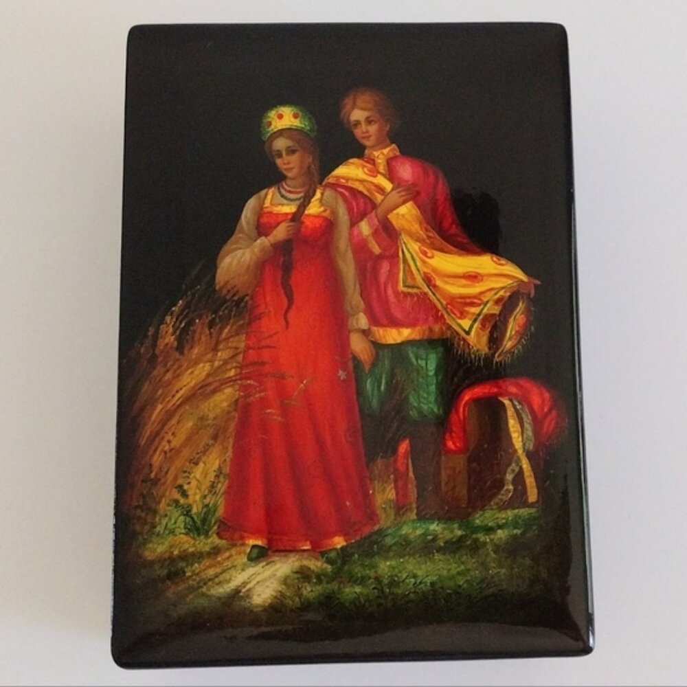 1987 Fedoskino Russian Lacquer Box The Peddler w/Gifts 6"